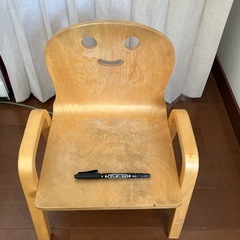 木製キッズチェアの画像