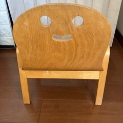 木製キッズチェアの画像