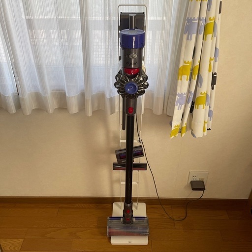ダイソンDysonコードレスクリーナー　掃除機　V8　　スタンドセット