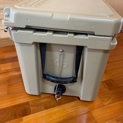 Fieldoor ハードクーラーボックス 大容量 大型 42.5L/45QT   専用木製スタンド付き！！の画像