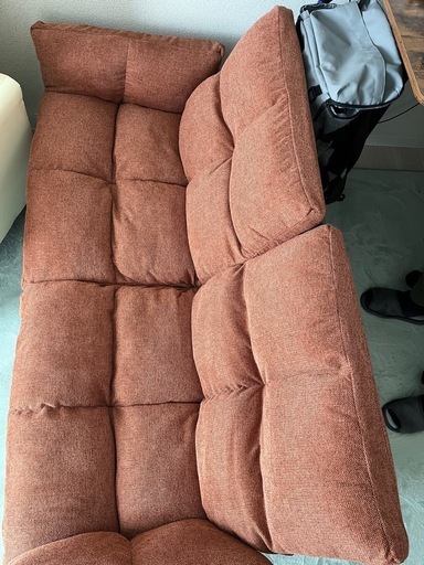 使用期間の短い二人掛けソファー　