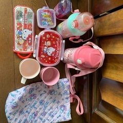 ディズニープリンセス　キティちゃん　マイメロ　水筒&お弁当セットなどの画像