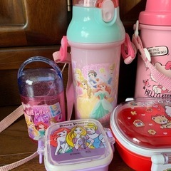 ディズニープリンセス　キティちゃん　マイメロ　水筒&お弁当セットなどの画像