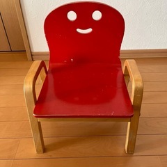 子供用　　木製イス　チェア　赤色　お顔