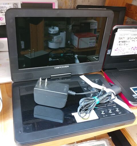 品質保証☆配達有り2800円(税別）10インチ ポータブルDVDプレーヤー リモコン無し