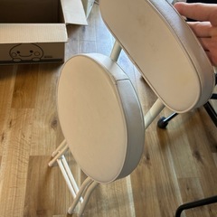 折りたたみ椅子の画像