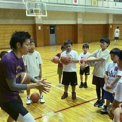 選手経験ゼロから目指せるバスケスクールのコーチ／部活に打ち込んだ...