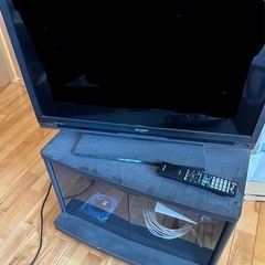 13年製テレビとテレビ台（とDVDプレイヤー）