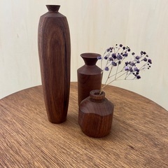 木の花瓶の画像