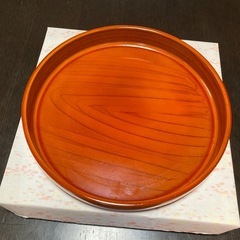 【新品未使用】漆器の丸盆　26cm 朱塗り　木目