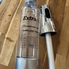 炭酸ボトルと機械です。