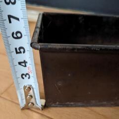使い込んだパウンド型の画像