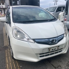 フィットHV  低燃費五人乗り