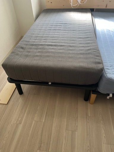 ニトリのシングルとセミダブルのベッド