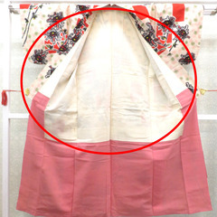銘仙 アンティーク着物 昔 袷 正絹 バチ衿 薄ベージュ 白 グレー 黒 赤 ピンク 緑 花柄 レトロ モダン 和洋ミックス リメイクにも 身丈149cm 【キモノオフ野々市若松店】の画像