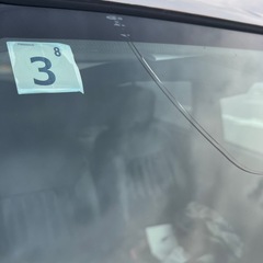 フロントガラスひび割れのため😭画像5枚目😭車検1年くらい残ってます‼️の画像