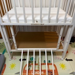 ベビーベッドの画像