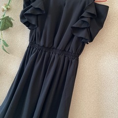 フリル袖黒ワンピース♥︎130の画像