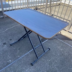 昇降式テーブル