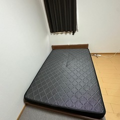 ダブルベッド　マットレス付きの画像