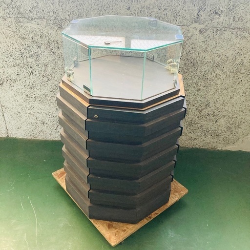 八角ガラスショーケース 棚付 ディスプレイショーケース　鍵付