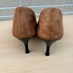 スエード　ヒール　パンプス　茶色　24.0cmの画像