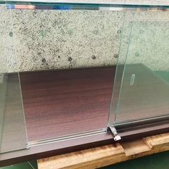 ガラスショーケース　鍵付きショーケース　飾り棚　ディスプレイケースの画像