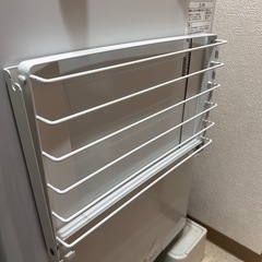 洗濯機マグネット貼り付け収納ラックの画像