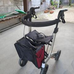 ◆ 介護用品 歩行器 リハビリ用 高齢者用　
軽量型　中古
