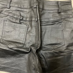 レザーショートパンツの画像