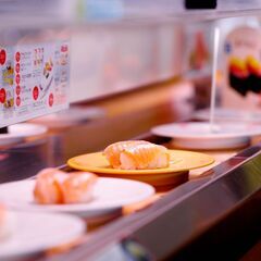 お寿司を食べに行きましょー！！