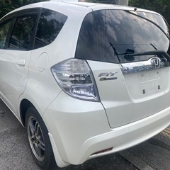 フィットHV  低燃費五人乗りの画像