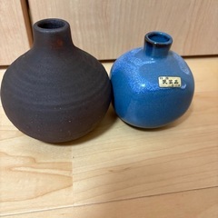 一輪挿し2つ
