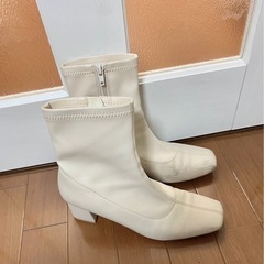 GU白ブーツ