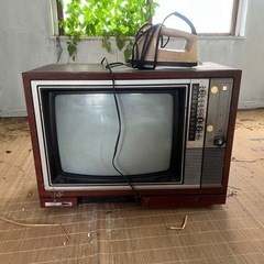 ブラウン管テレビとアイロン