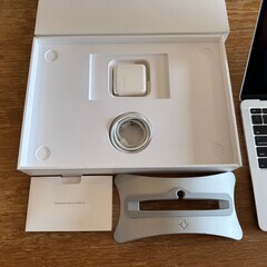 MacBook Air (Retina, 13インチ, 2020) シルバー USキーボード 中古品 おまけ付きの画像