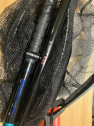 【お話し中】釣具セット（リール5個、リールケース、ルアー等多数、タモ網3本、釣具バッグ）