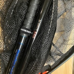 【お話し中】釣具セット（リール5個、リールケース、ルアー等多数、タモ網3本、釣具バッグ）の画像