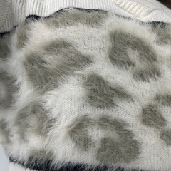 萌え袖できます👶ホワイトヒョウ柄ニットの画像