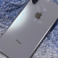 iPhone xs max ホワイト 64GB 中古 SiMありロックです。の画像