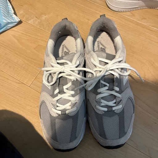 スニーカー newbalance23.5