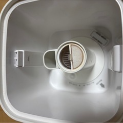 ハイブリッドアロマ加湿器、コンパクトなデザインで使いやすい。の画像