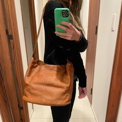 レザーバッグ　本革　カジュアル　茶色　ナチュラル　大きめ　底円形　の画像