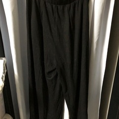 ゴム換え必要黒楽なワイドパンツ