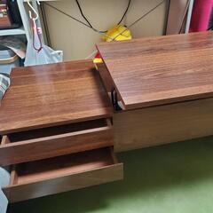 ソファーに座りながら、パソコン等もでき便利です。