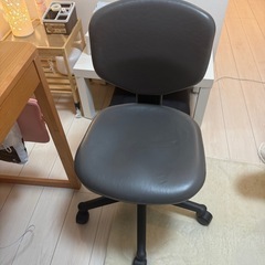 テーブル　＋　椅子の画像