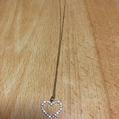 ♡のネックレスとANAPイヤリングの画像