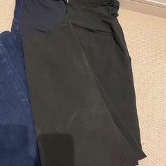 UNIQLOマタニティパンツ2つの画像