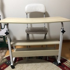 お譲り決まりました　デスク・椅子