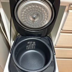 【値下げしました】炊飯器 アイリスオーヤマ極厚火釜 5.5合の画像